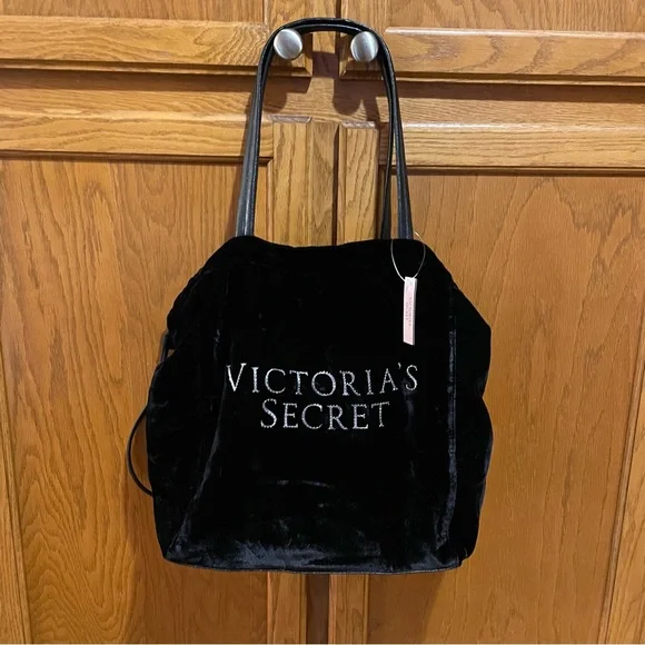 🆕 Victoria’s Secret velvet bag - Picture 1 of 5